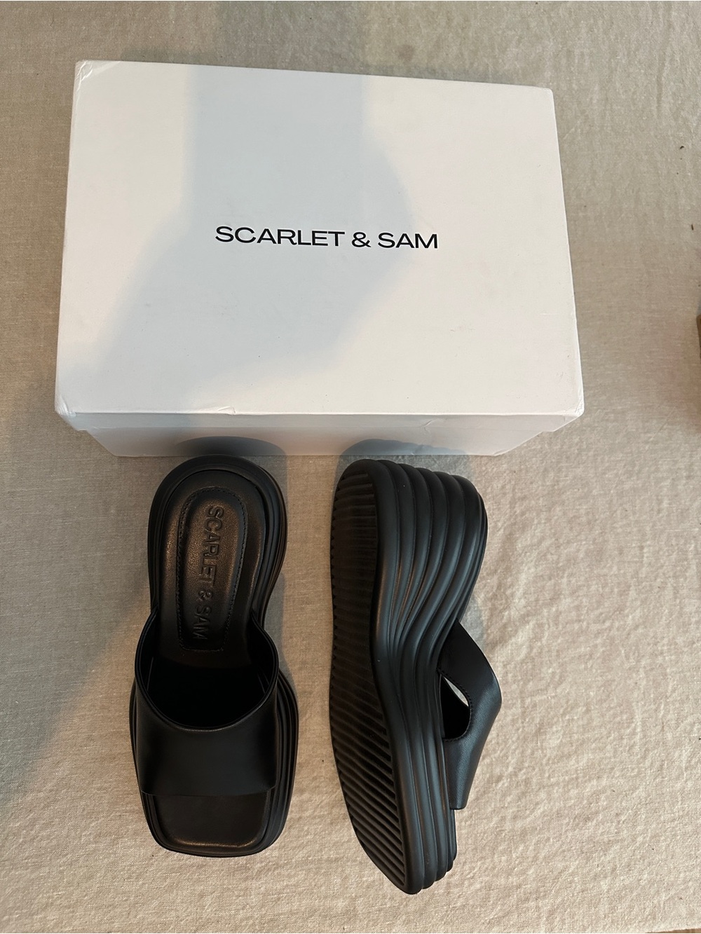 Scarlet & Sam Black Juicy Platform Slide Sandals - 36